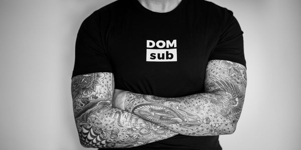 Dom sub tee